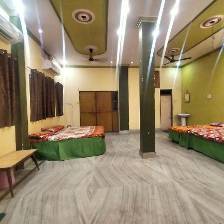 ורנאסי Hotel Aakash Ganga מראה חיצוני תמונה
