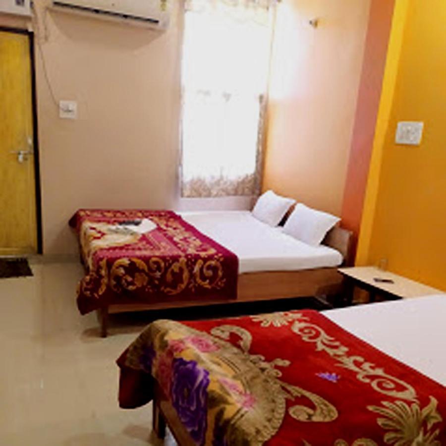 ורנאסי Hotel Aakash Ganga מראה חיצוני תמונה