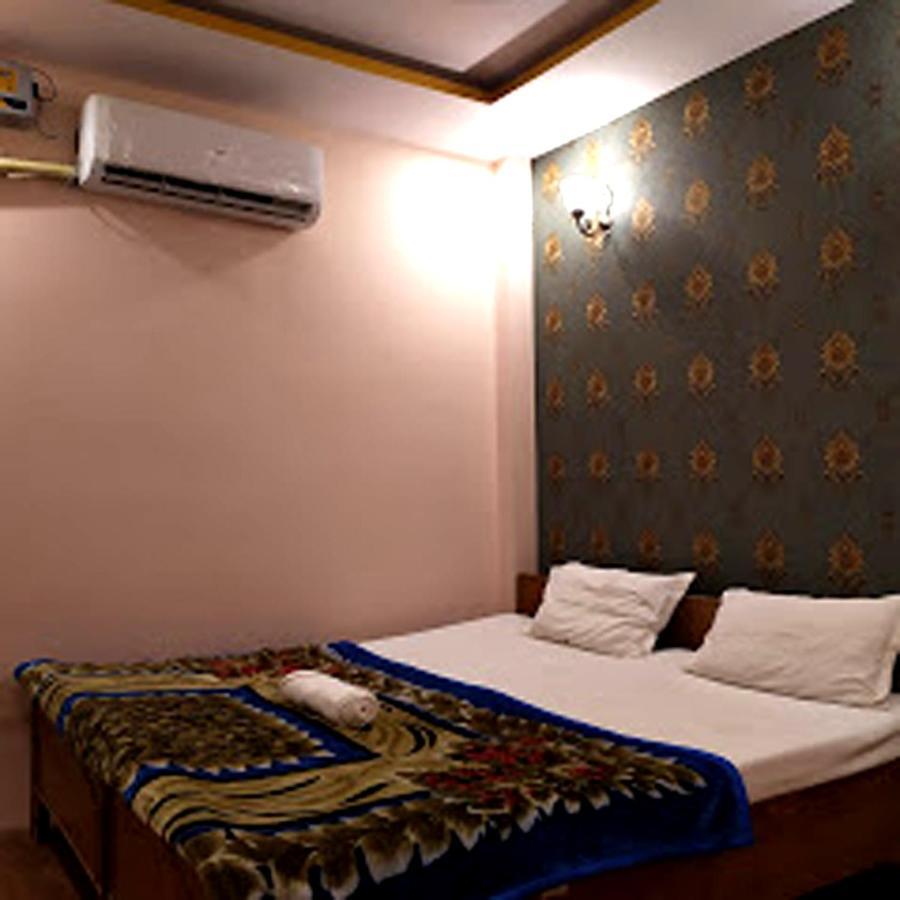 ורנאסי Hotel Aakash Ganga מראה חיצוני תמונה