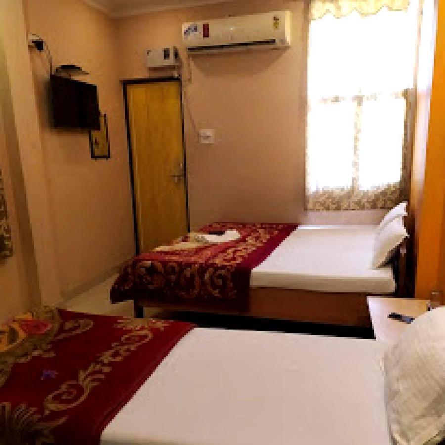 ורנאסי Hotel Aakash Ganga מראה חיצוני תמונה