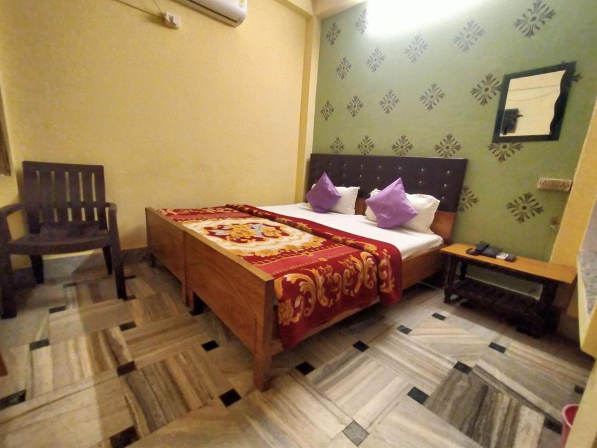 ורנאסי Hotel Aakash Ganga מראה חיצוני תמונה