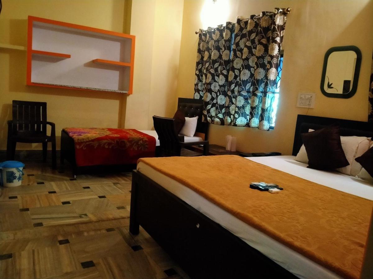 ורנאסי Hotel Aakash Ganga מראה חיצוני תמונה
