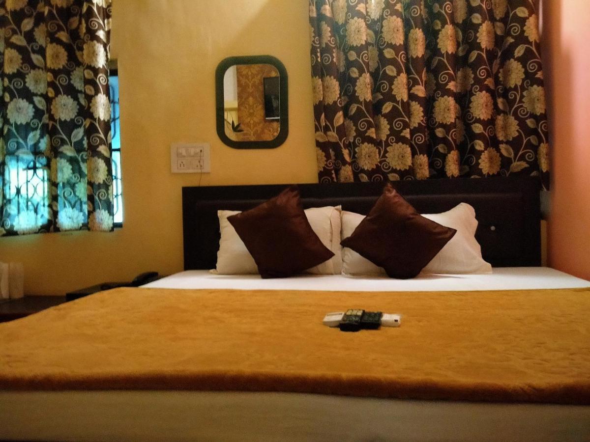 ורנאסי Hotel Aakash Ganga מראה חיצוני תמונה