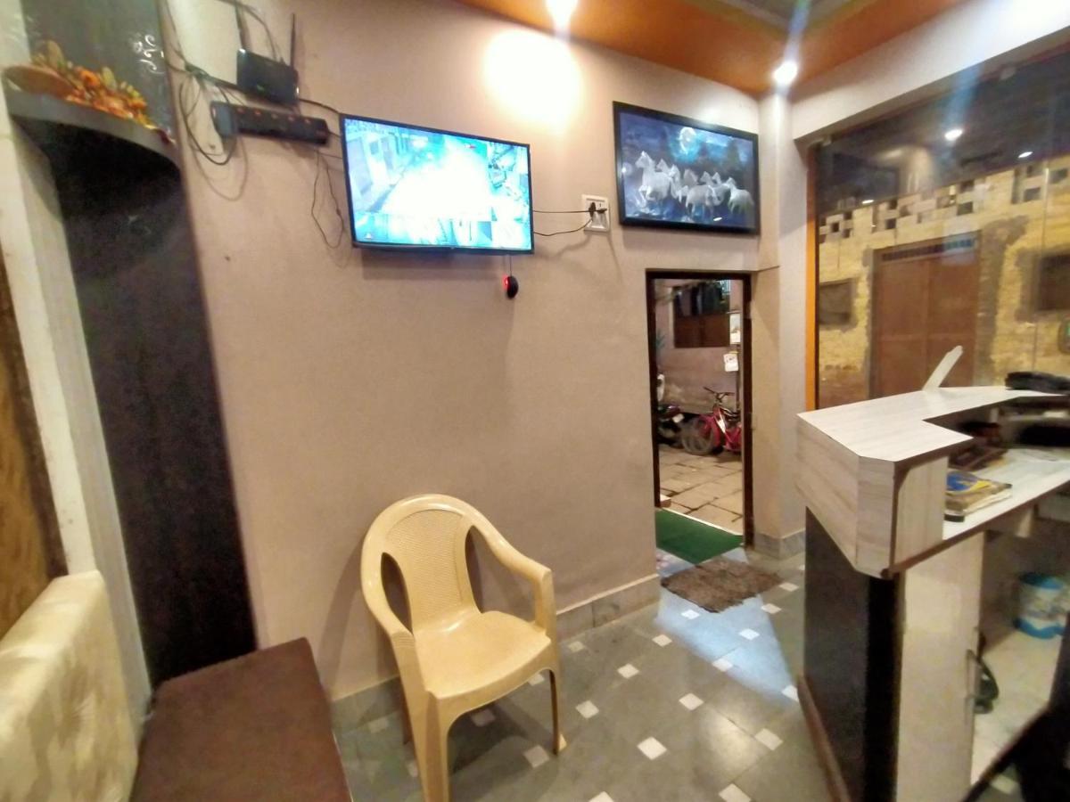 ורנאסי Hotel Aakash Ganga מראה חיצוני תמונה