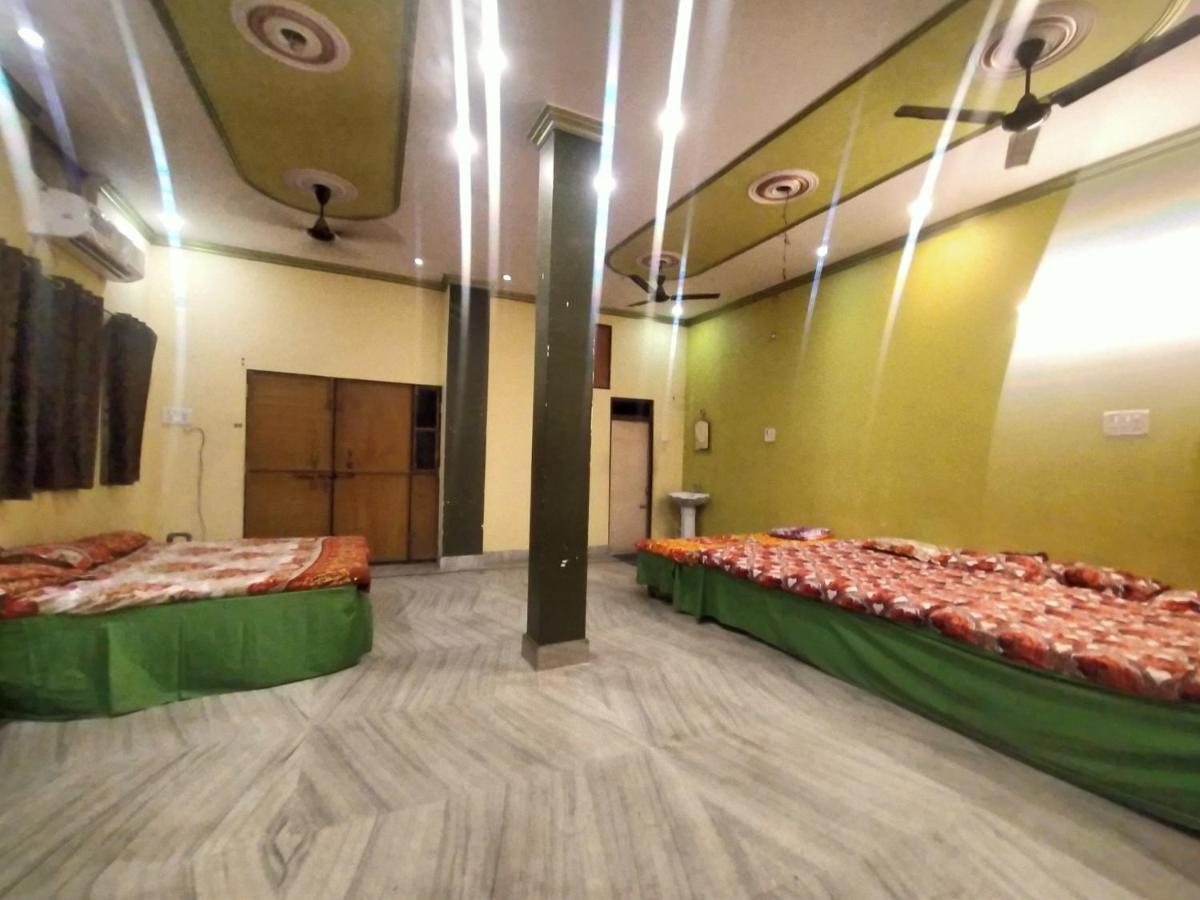 ורנאסי Hotel Aakash Ganga מראה חיצוני תמונה