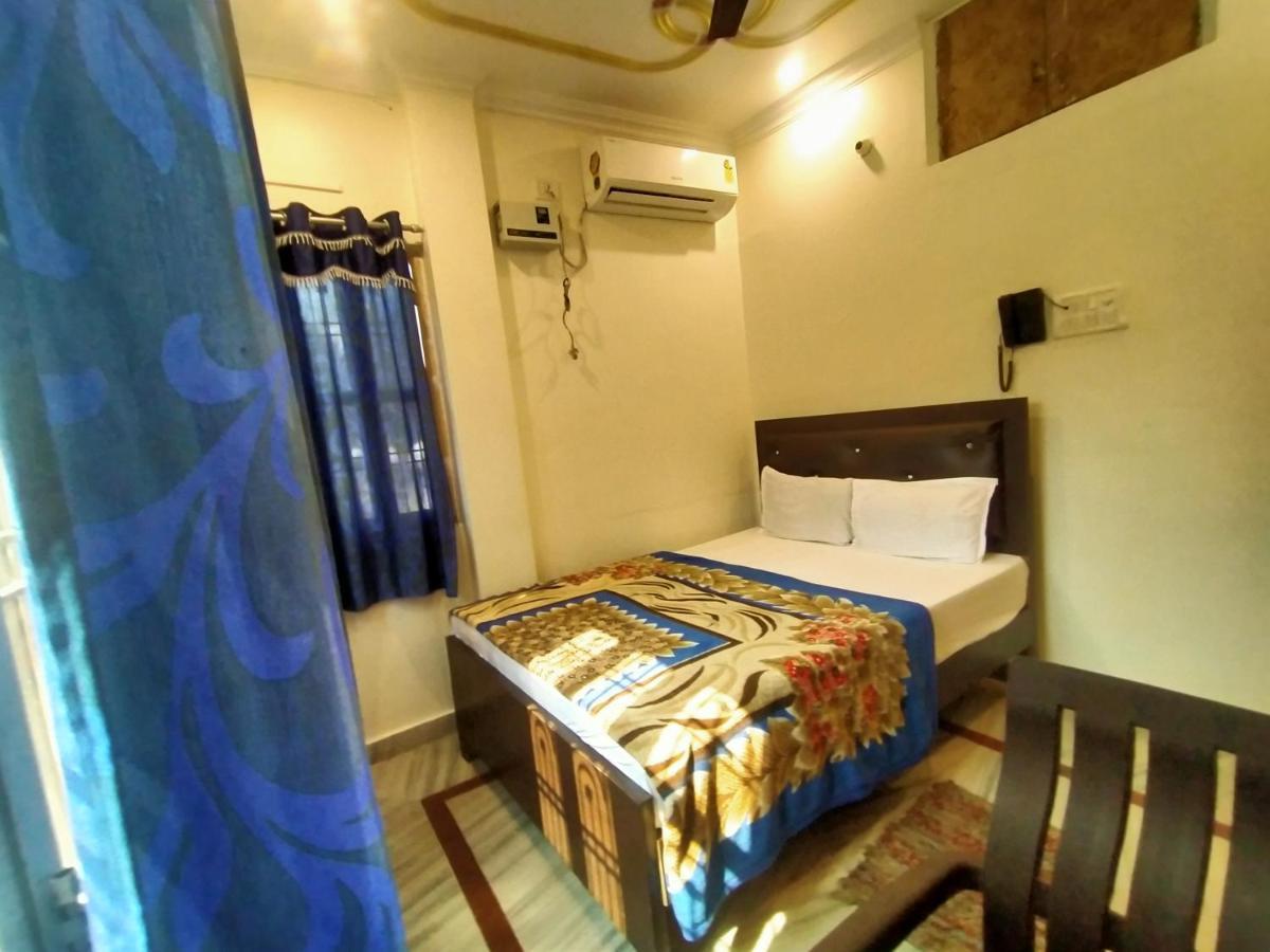 ורנאסי Hotel Aakash Ganga מראה חיצוני תמונה