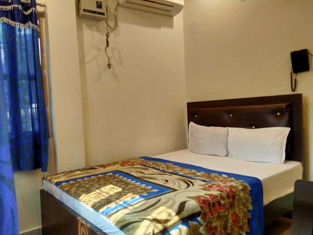 ורנאסי Hotel Aakash Ganga מראה חיצוני תמונה
