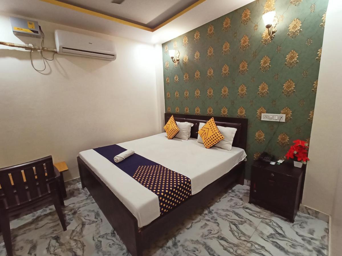 ורנאסי Hotel Aakash Ganga מראה חיצוני תמונה