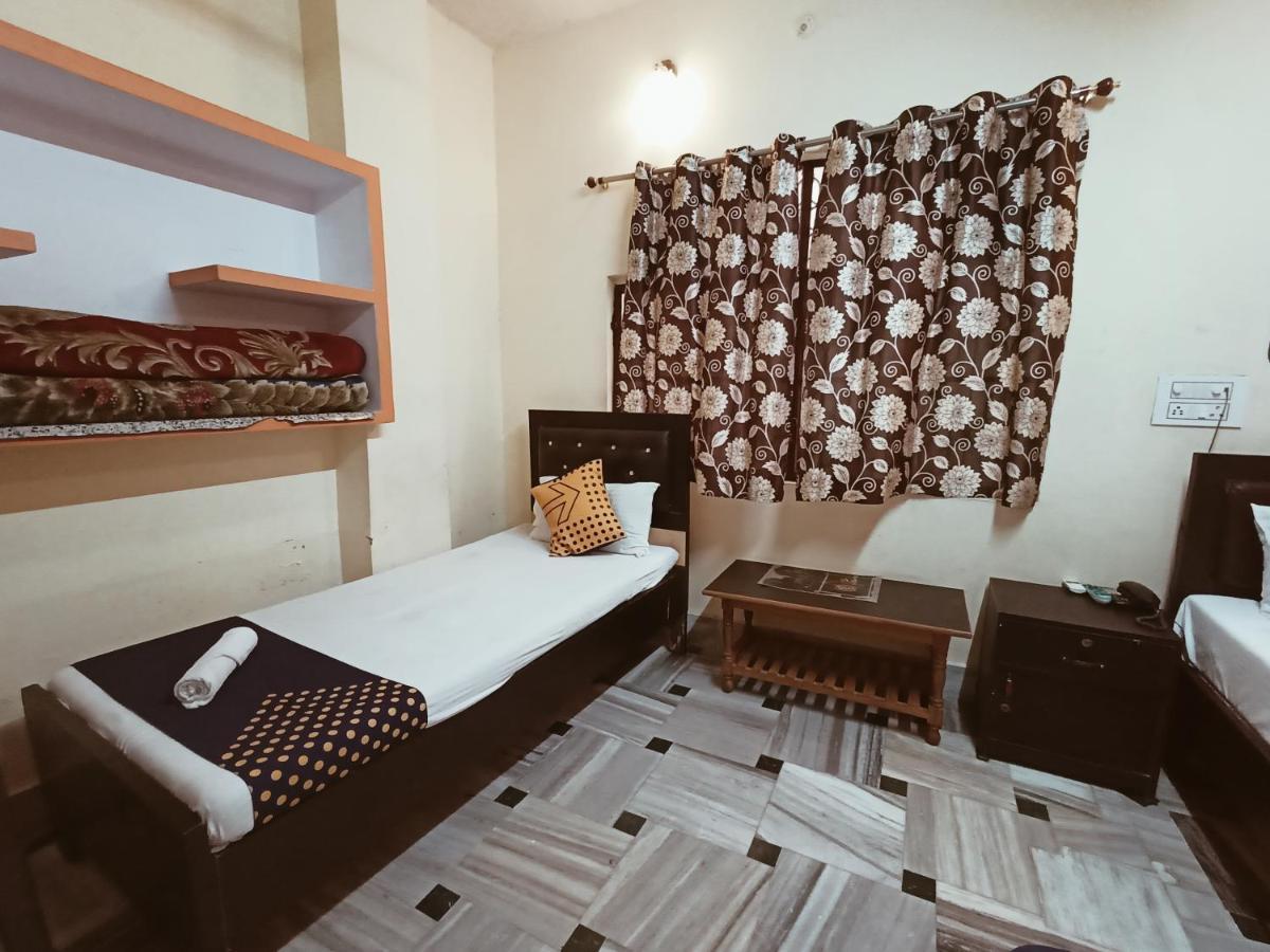 ורנאסי Hotel Aakash Ganga מראה חיצוני תמונה