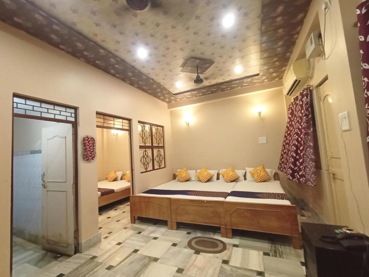 ורנאסי Hotel Aakash Ganga מראה חיצוני תמונה