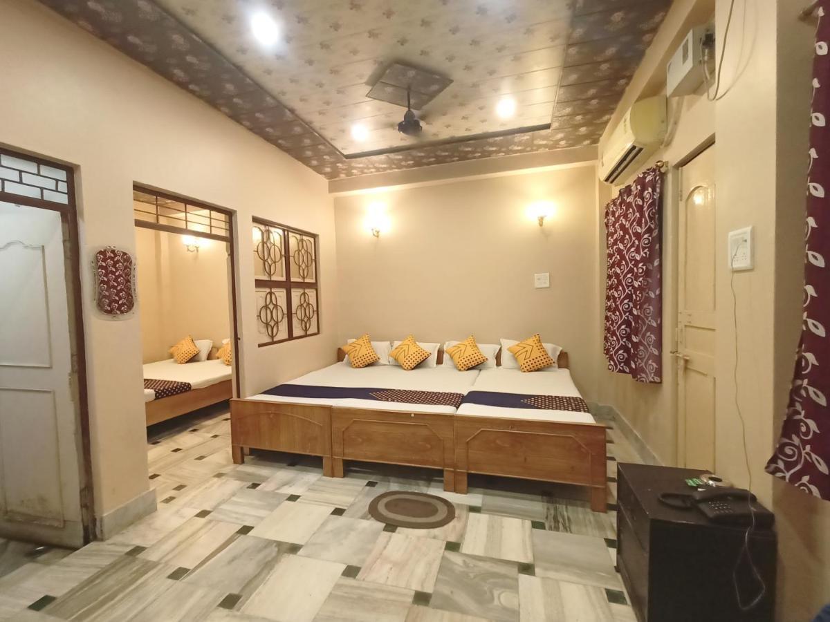 ורנאסי Hotel Aakash Ganga מראה חיצוני תמונה